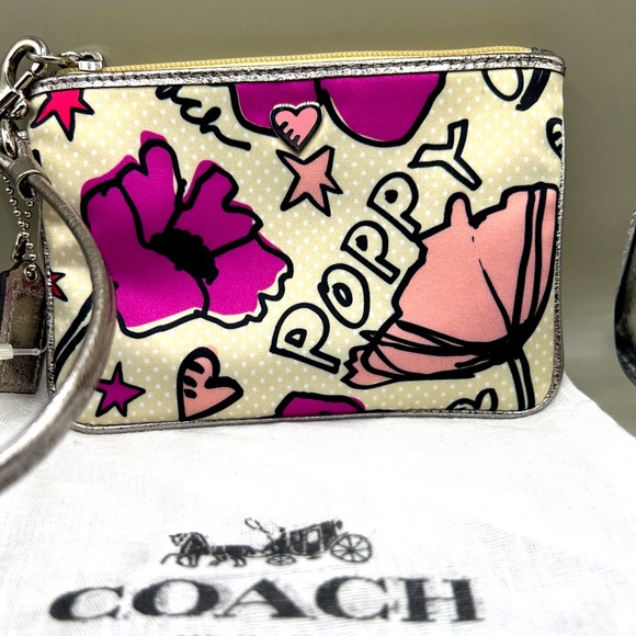 COACH POPPY Floral Wristlet with Metallic Trim | Like New | Retails $105 πΈ - Picture 4 of 6